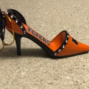 - Philadelphia Flyers stiletto Xmas ornament